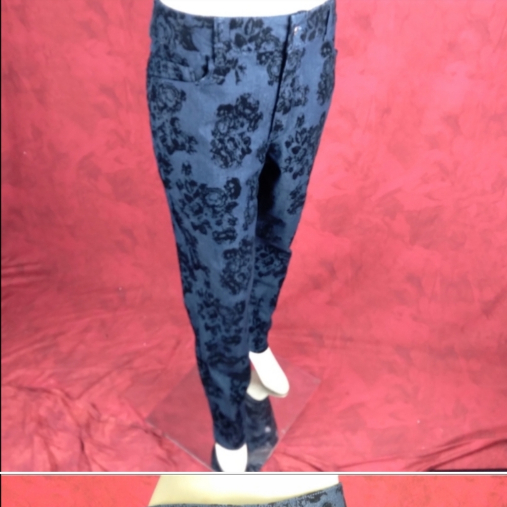 Flocked high rise mom blue jeans